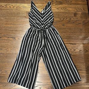 Gap romper with pockets! Size S.  Black and white